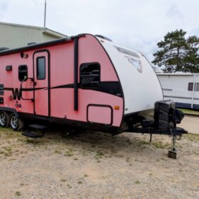 2015 Winnebago Minnie 2201DS Travel Trailer