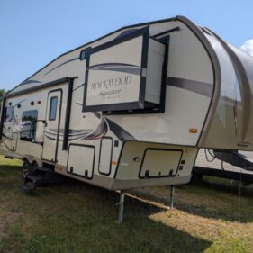 2016 Rockwood 8280WS Fifth Wheel